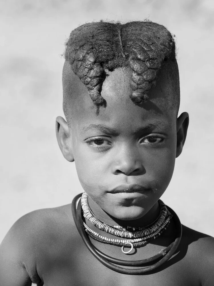 Fille de la tribu Himba - Photographie fineart par Phyllis Bauer