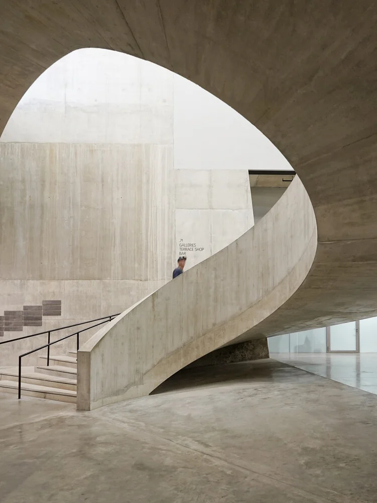 Escalier en béton - Photographie d'art par Oliver Matziol