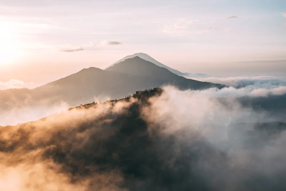 Lever du soleil sur le volcan - Photographie fineart de Sebastian ‚zeppaio' Scheichl