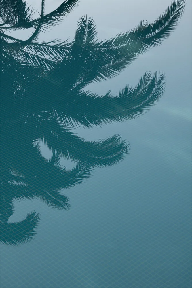 Palmiers dans la piscine - fotokunst von Studio Na.hili