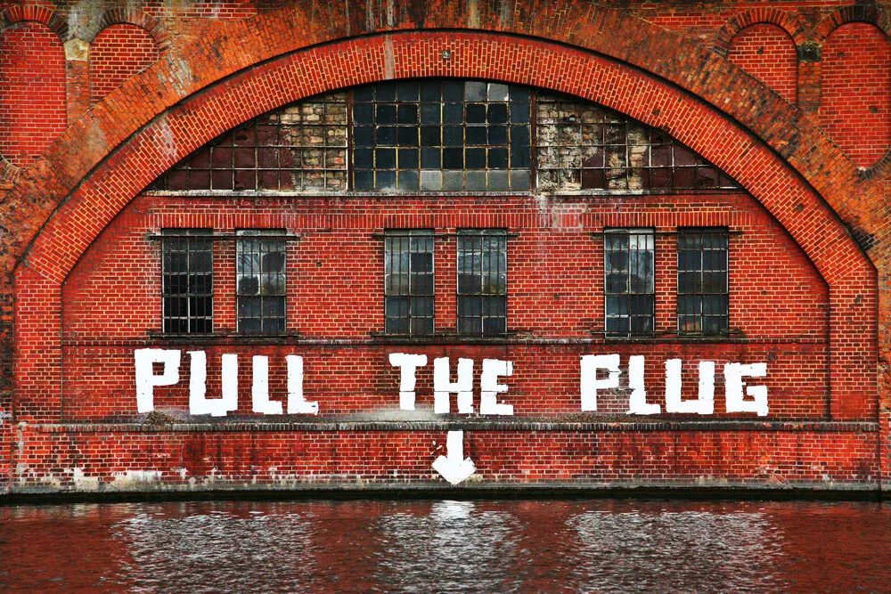 Pull The Plug - Photographie d'art par Aurica Voss