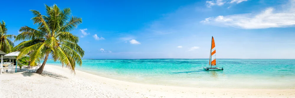 Vacances d'été sur une plage aux Maldives - Photographie fineart de Jan Becke