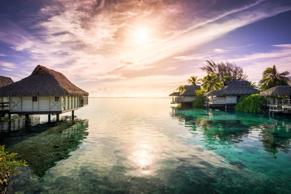 Coucher de soleil sur Bora Bora - Photographie d'art par Jan Becke