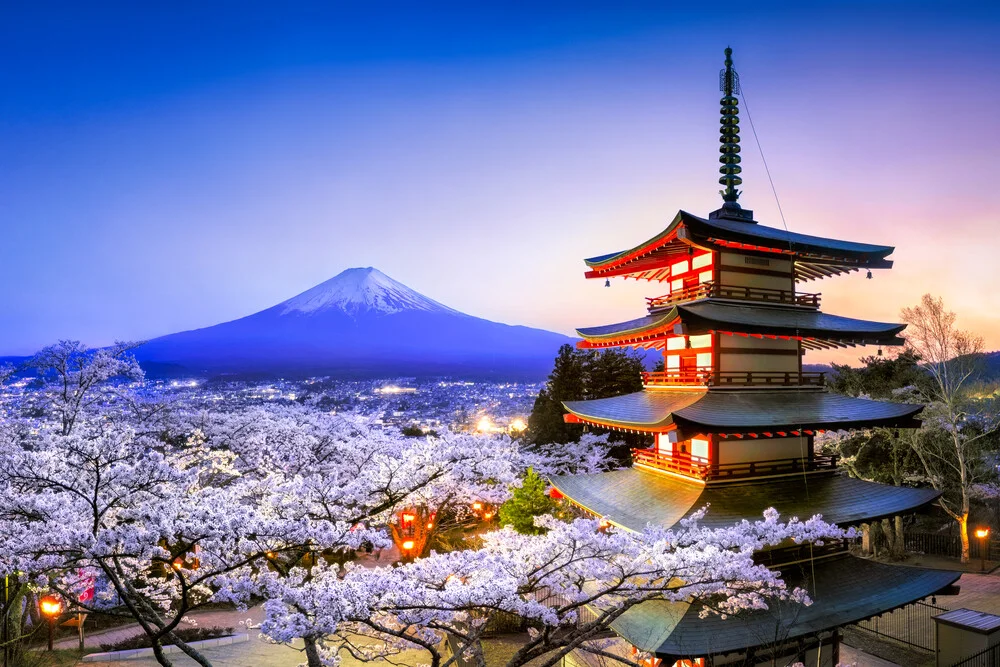 Pagode Chureito et Mont Fuji la nuit - Photographie fineart de Jan Becke