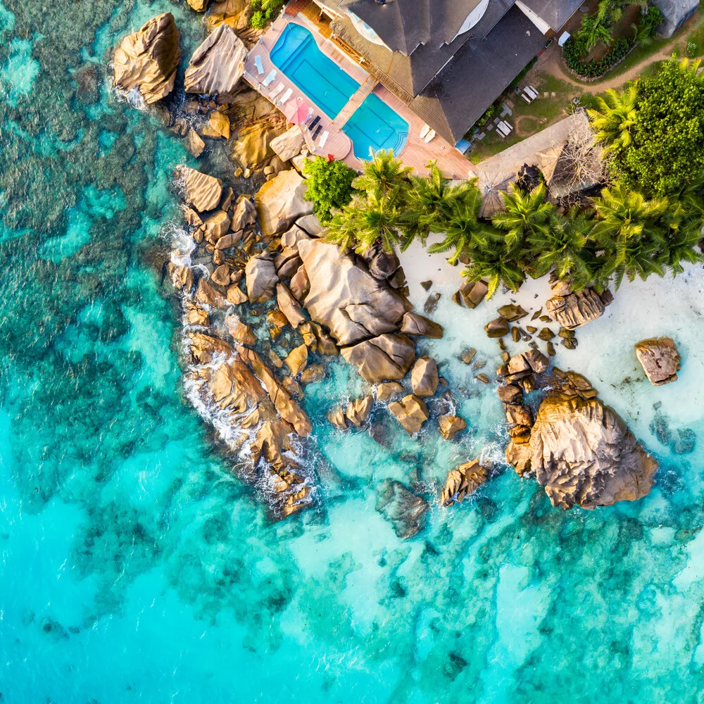 Vue aérienne des Seychelles sur la plage - Photographie fineart de Jan Becke