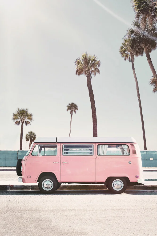 Pink Van - Photographie d'art par Kathrin Pienaar