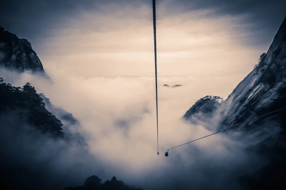 Cable in the Cloud - Photographie fineart par Rob Smith