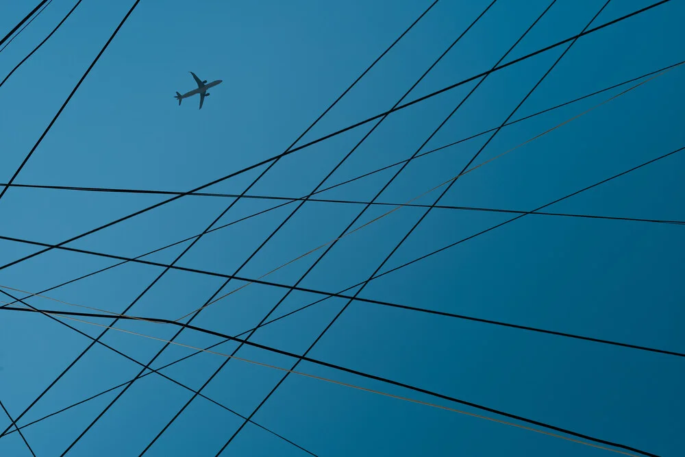 Fly By - Photographie d'art par AJ Schokora