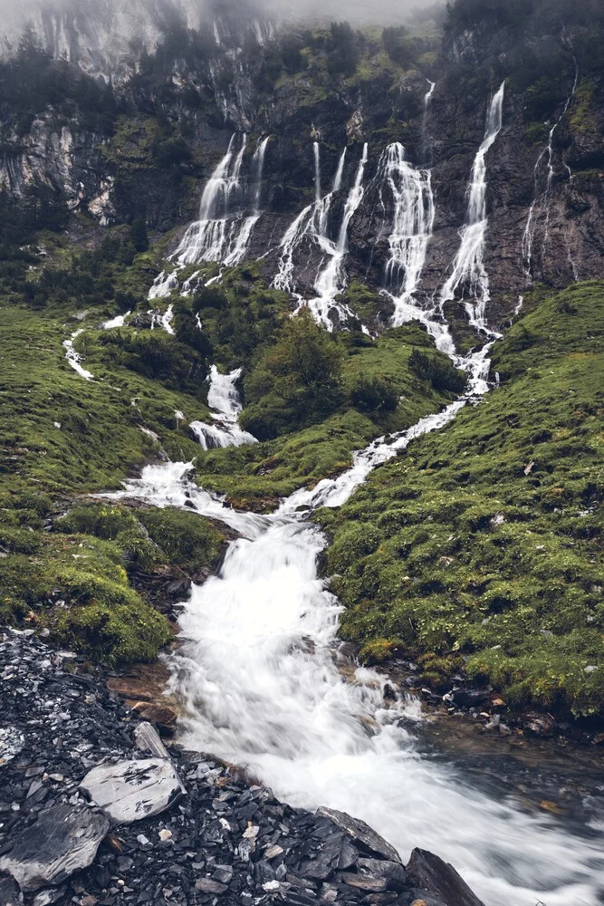 Cascade dans les Alpes - Photographie fineart par Alex Wesche