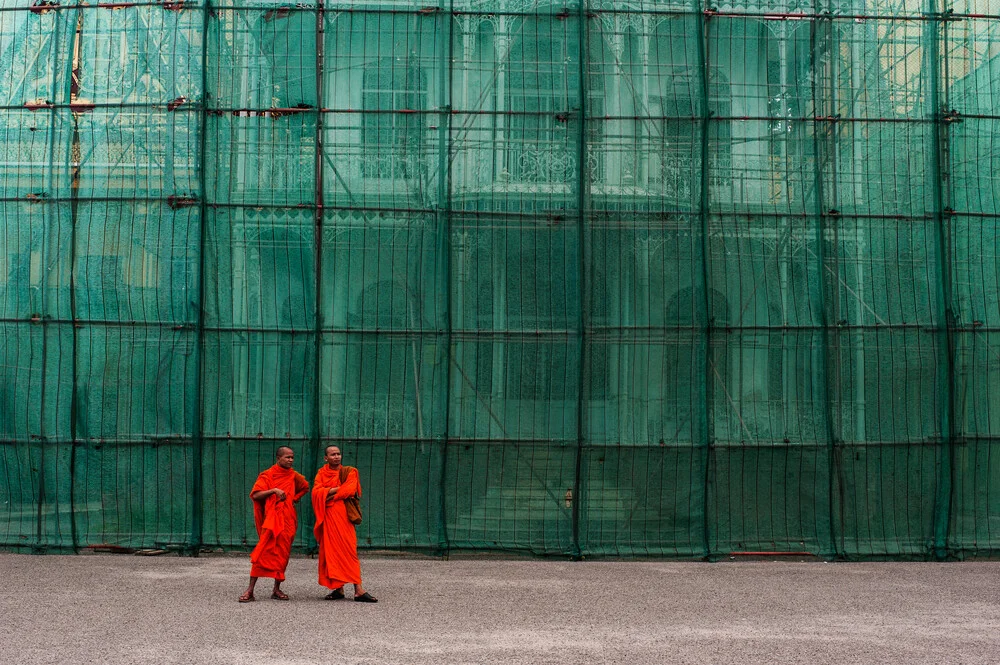 Moines à Phnom Penh - Photographie d'art par Michael Wagener