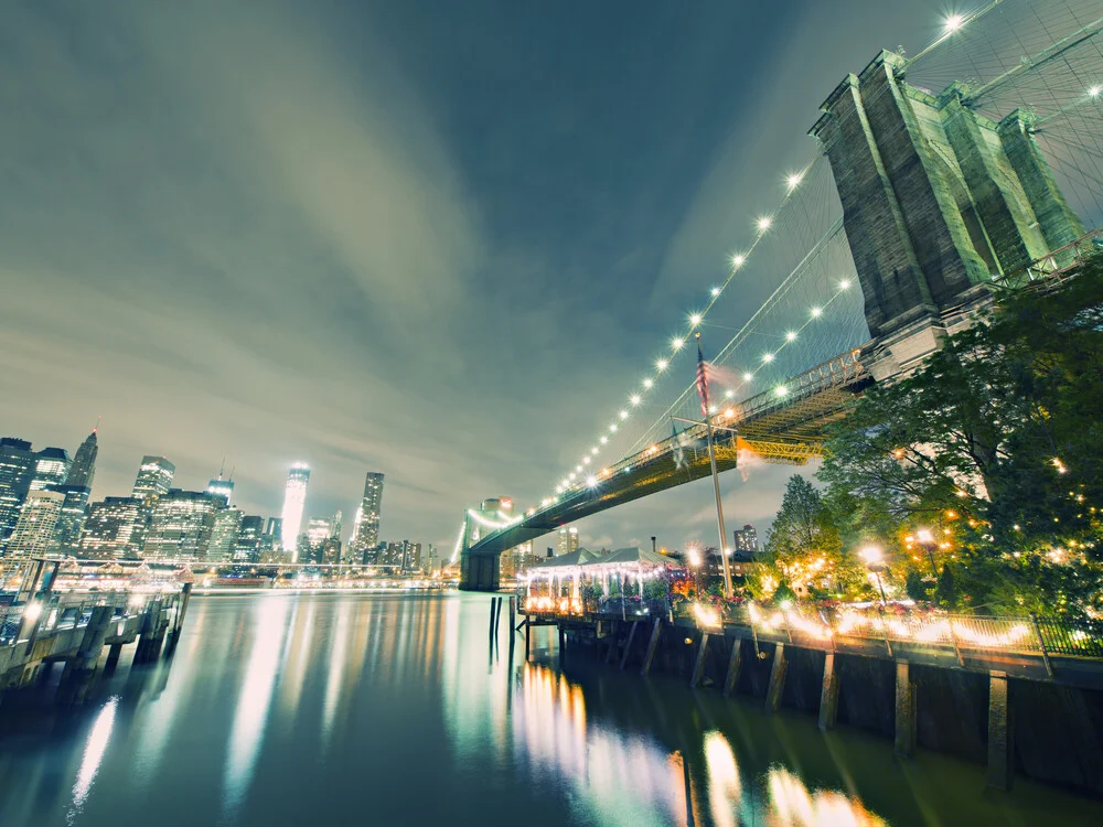 New York City - Brooklyn Bridge Skyline - Photographie fineart par Alexander Voss