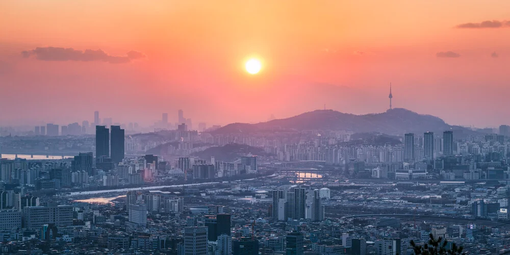 Vue sur la ville de Séoul au coucher du soleil - Photographie Fineart de Jan Becke