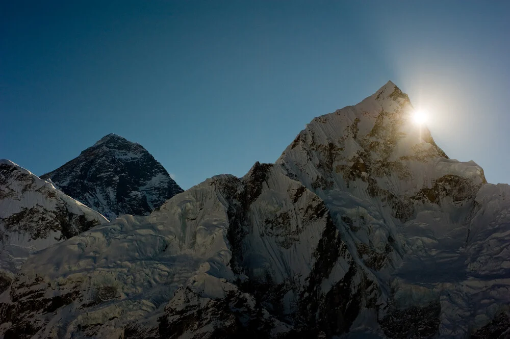 Sonnenaufgang am Mount Everest - Photographie d'art par Michael Wagener