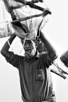 Jakob Berr, Pêcheur portant ses filets (Bangladesh, Asie)