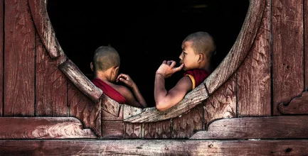 Birmanie - Reflecting Moines - Photographie d'art de Jean Claude Castor
