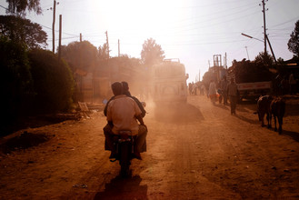 Bénédicte Salzes, Motocyclette à Sodo - Éthiopie, Afrique)