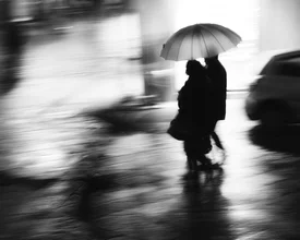 Sous la pluie ... dans la nuit - Photographie d'art par Massimiliano Sarno