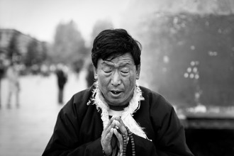 Victoria Knobloch, Prière à Lhassa (Chine, Asie)