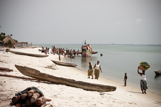 Tom Sabbadini, The Trading Boat - Sierra Leone, Afrique)