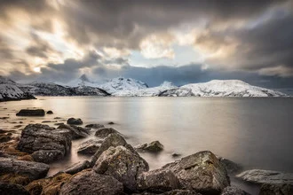 Sturm am Fjord - Photographie d'art par Michael Stein