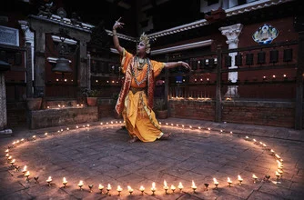 La danse tantrique de Charya, Népal - Photographie d'art de Jan Møller Hansen