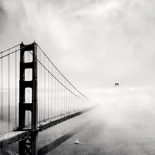 Bateau à voile - Golden Gate Bridge de San Francisco - Photographie d'art par Ronny Ritschel
