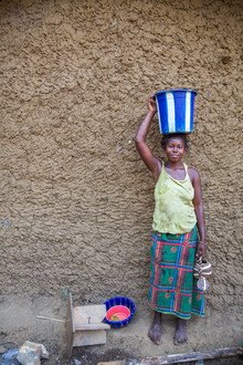 Miro May, Bucket (Sierra Leone, Afrique)