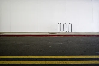 Porte-vélos (dans un centre commercial) - Photographie fineart de Jeff Seltzer
