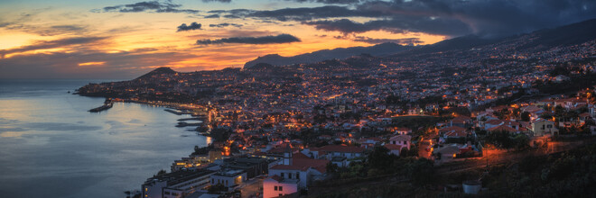 Jean Claude Castor, Madère Funchal Panorama au coucher du soleil (Portugal, Europe)