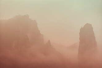 AJ Schokora, Misty Mountain Hop (Chine, Asie)