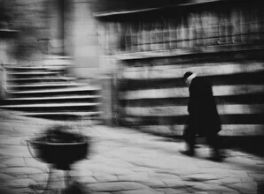 Passeggiando a Siena - Photographie d'art par Massimiliano Sarno