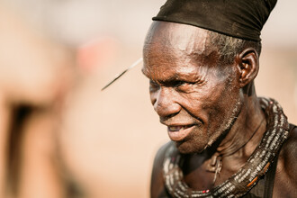Dennis Wehrmann, Portrait Himba Chief Epupa Falls Namibie (Namibie, Afrique)