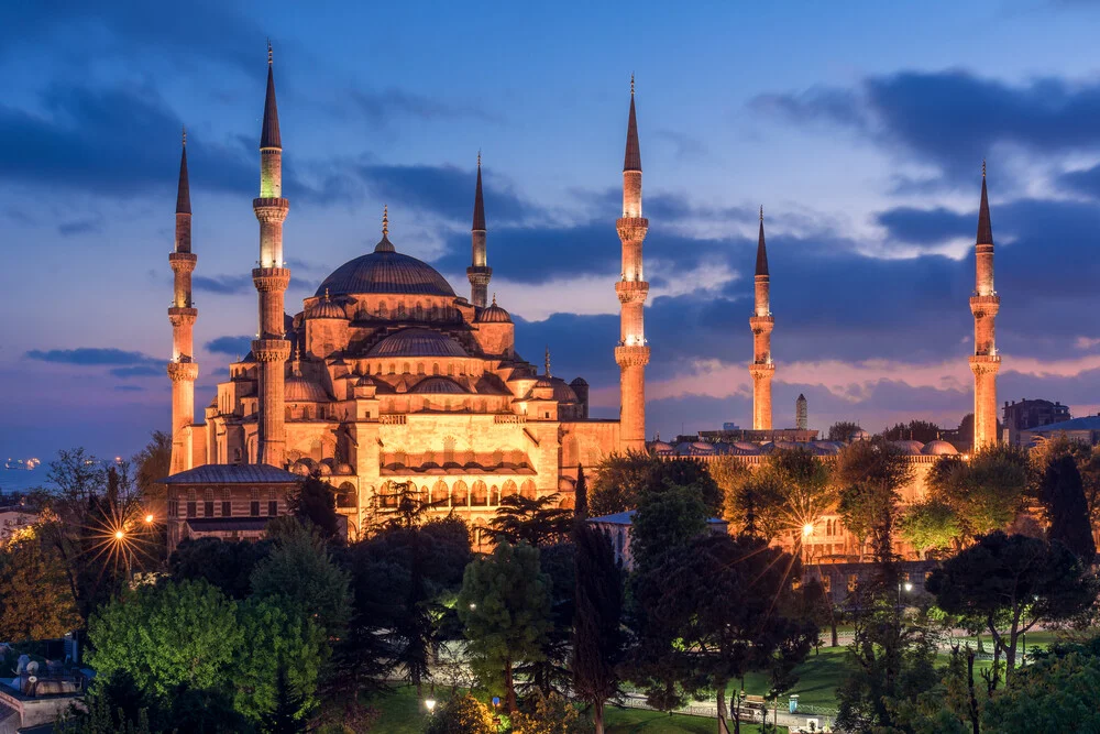 Istanbul - Moschea del Sultano Ahmed I durante l'ora blu - Fotografia Fineart di Jean Claude Castor