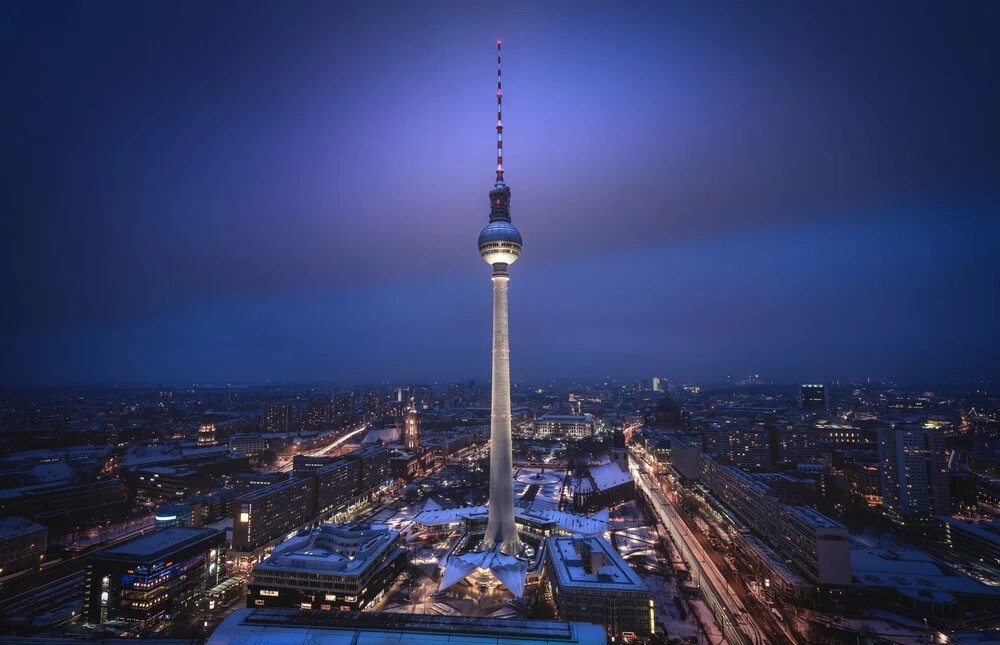 Berlino - TV Tower Spotlight III - fotokunst von Jean Claude Castor