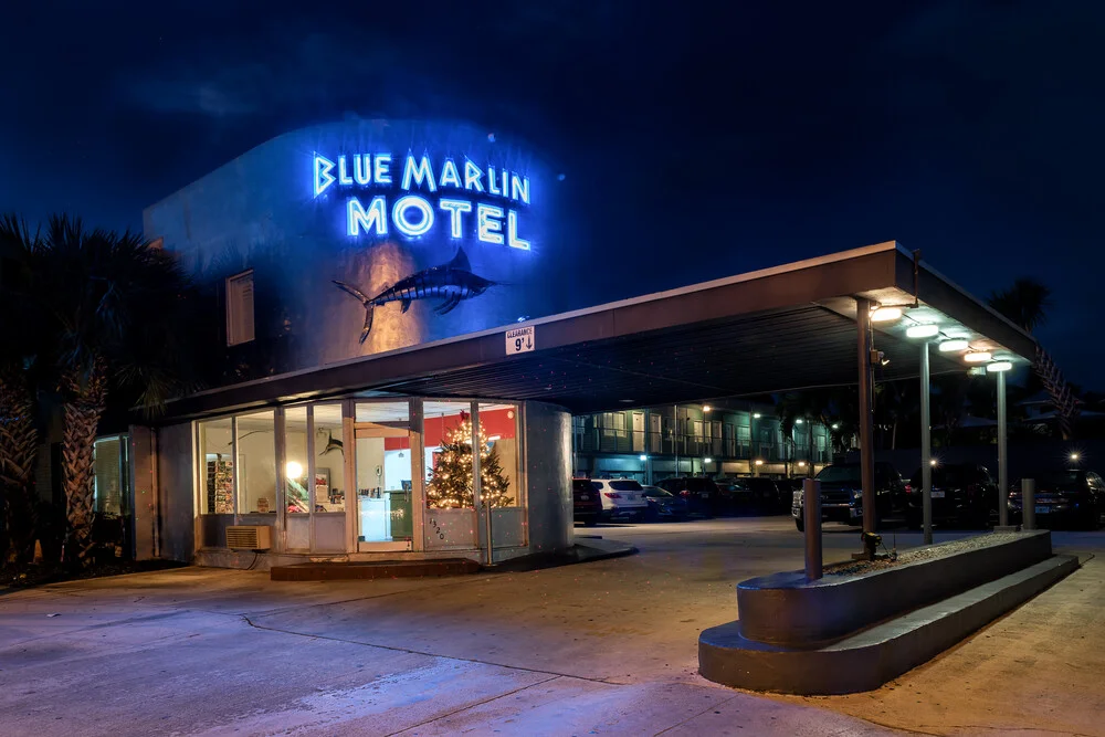 Motel bei Nacht - Fotografia d'arte di Michael Stein