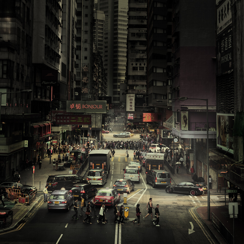 Crossing Hong Kong - Fotografia Fineart di Rob van Kessel
