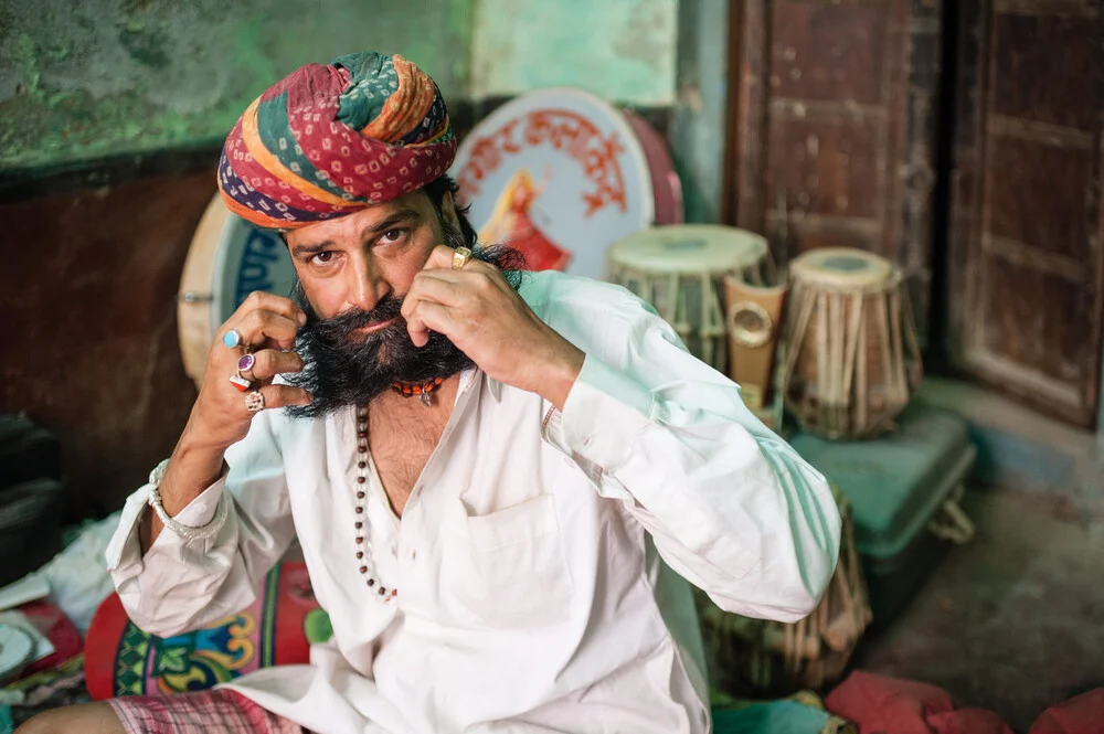 Musicista del Rajasthan - Fotografia Fineart di Johannes Christoph Elze
