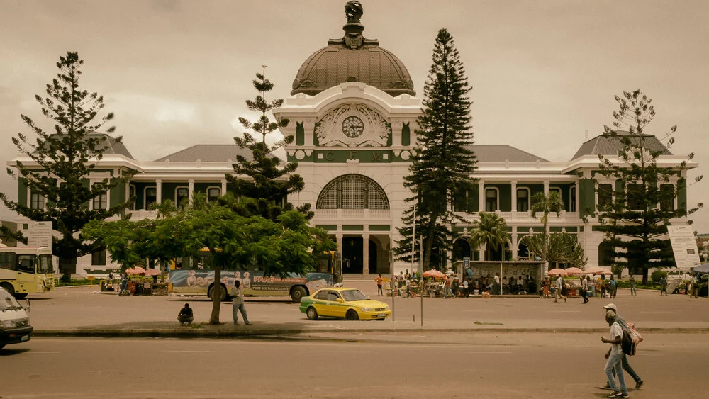 Stazione ferroviaria CFM Maputo Mozambico - Fotografia Fineart di Dennis Wehrmann