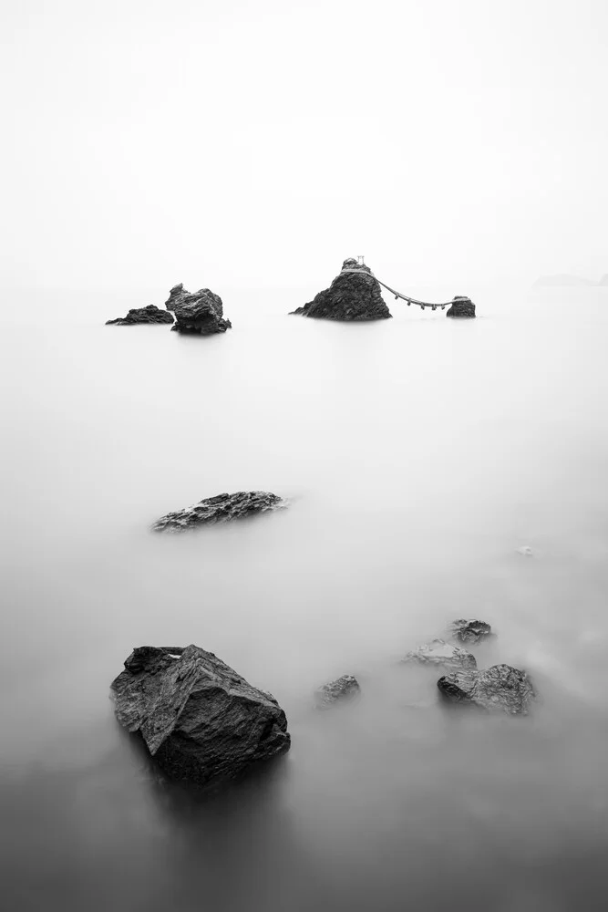 Meoto Iwa rocce nella prefettura di Mie, Giappone - Fotografia Fineart di Jan Becke