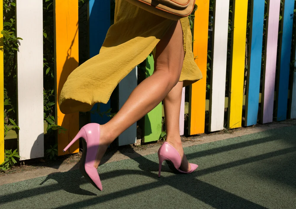 Summer Heels - Fotografia Fineart di AJ Schokora