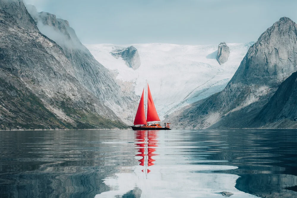 Under Red Sails - Fotografia Fineart di Lennart Pagel