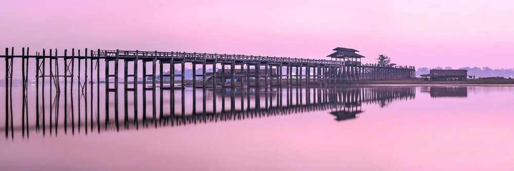 U Bein Bridge at Taungthaman Lake in Myanmar - Fotografia Fineart di Jan Becke