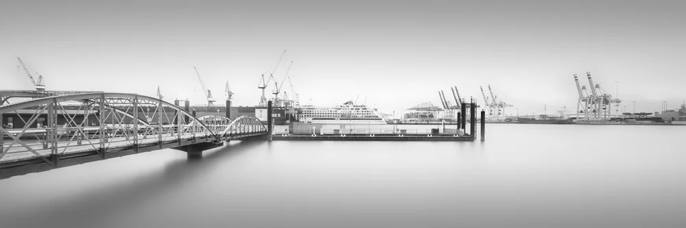 Vista sul porto di Amburgo - Fotografia Fineart di Dennis Wehrmann