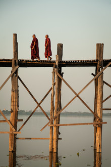 Sebastian Rost, Mönche auf der U Bein - Myanmar, Asia)