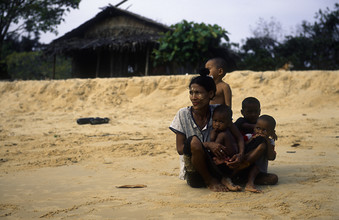 Martin Seeliger, Mother Love (Myanmar, Asia)