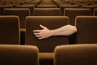 Alone in the cinema - Fotografia Fineart di Katja Kemnitz