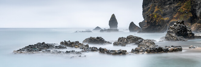 Jan Becke, Costa rocciosa dell'isola di Hokkaido (Giappone, Asia)