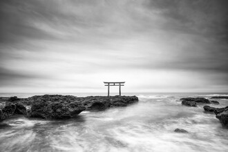 Jan Becke, Torii in riva al mare (Giappone, Asia)