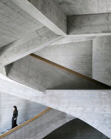 Roc Isern, Circondato dal cemento - Svizzera, Europa)