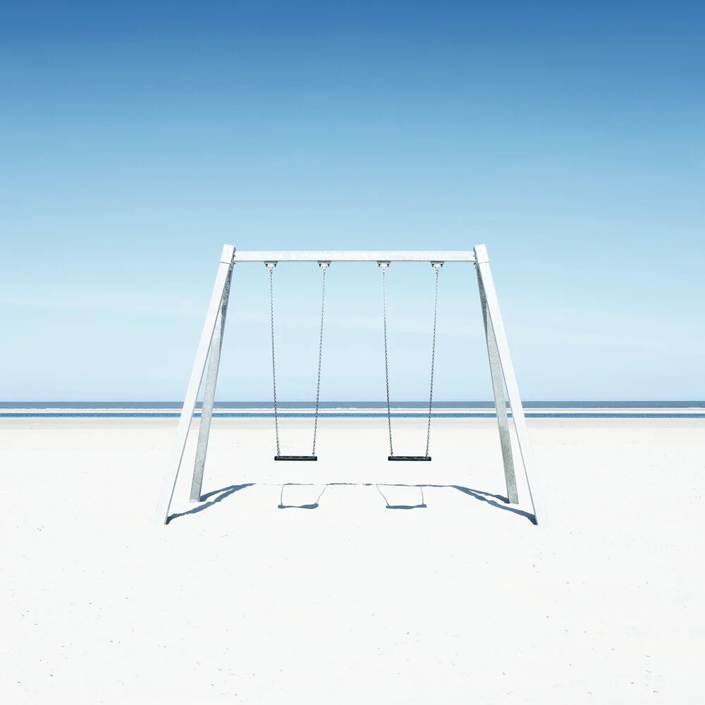 Strandschommel - Fineart fotografie door Manuela Deigert